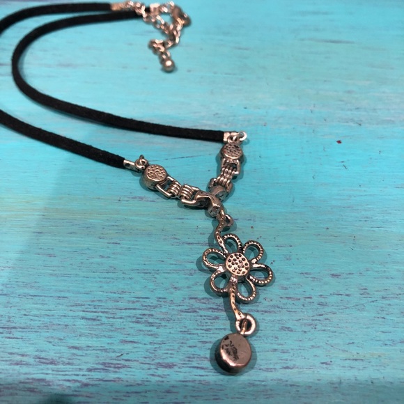Handmade Silver Flower Rope Necklace - Picture 4 of 4